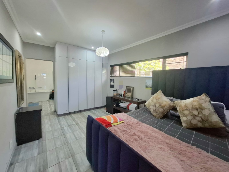 5 Bedroom Property for Sale in Gonubie Eastern Cape